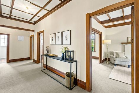 Photo of property in 17 Queen Street, Northcote Point, Auckland, 0627