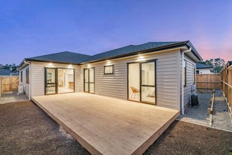 Photo of property in 15 Ropere Street, Kumeu, 0810