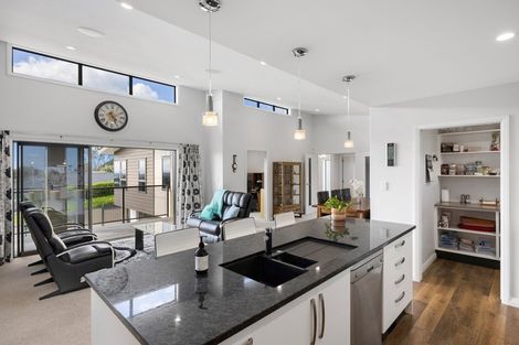 Photo of property in 1 Holcombrooke Lane, Welcome Bay, Tauranga, 3175