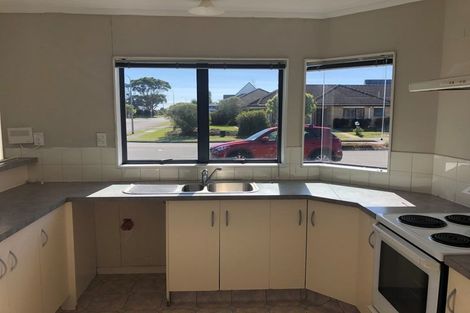 Photo of property in 2 Blake Boulevard, Papamoa Beach, Papamoa, 3118