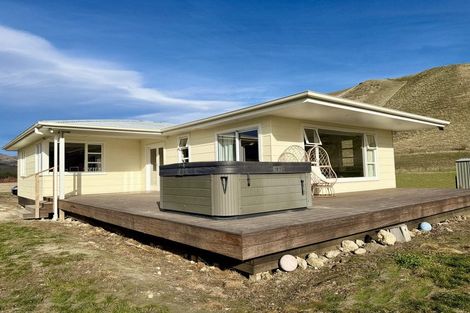 Photo of property in 1061 Ardgour Road, Tarras, Cromwell, 9383