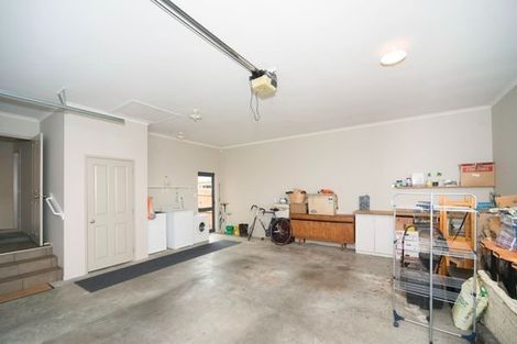 Photo of property in 12 Johnstone Drive, Fitzherbert, Palmerston North, 4410