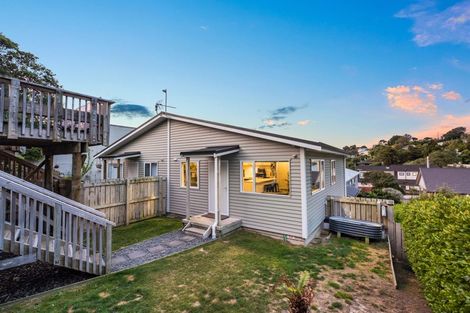 Photo of property in 1a Court Road, Tawa, Wellington, 5028
