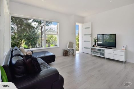 Photo of property in 2/40a Blakeborough Drive, Forrest Hill, Auckland, 0620