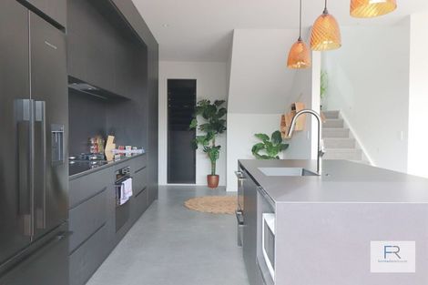 Photo of property in 4 Tapuwae Way, Mangere Bridge, Auckland, 2022