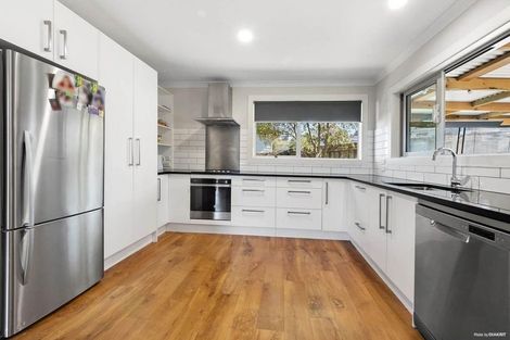 Photo of property in 22 St Catherine Crescent, West Harbour, Auckland, 0618