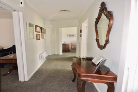 Photo of property in Redwood Village, 28/42 Main Road, Tawa, Wellington, 5028