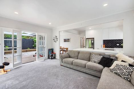 Photo of property in 1/53 Corunna Road, Milford, Auckland, 0620