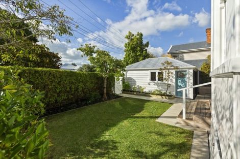 Photo of property in 5 Turnbull Road, Narrow Neck, Auckland, 0624