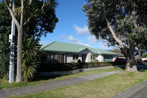 Photo of property in 69 Guildford Drive, Paraparaumu, 5032