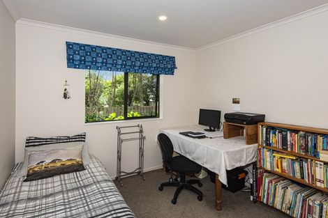 Photo of property in 4 Curlew Place, One Tree Point, 0118