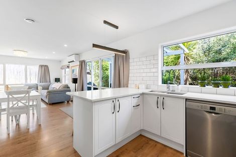 Photo of property in 28 Shah Place, Glen Eden, Auckland, 0602