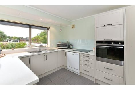 Photo of property in 14 Nickell Place, Orewa, 0931