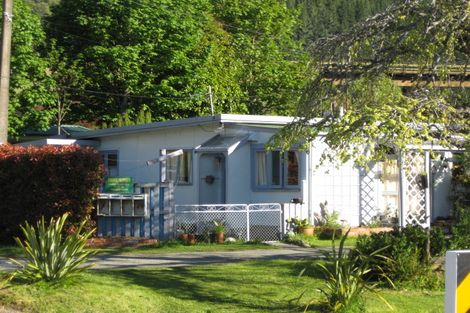 Photo of property in 2/2-2a Canterbury Street, Picton, 7220