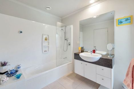 Photo of property in 69 Espalier Drive, Henderson, Auckland, 0612