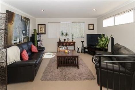 Photo of property in 24 Corsica Way, Karaka, Papakura, 2113