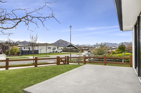 Photo of property in 40 Marbleleaf Lane, Albert Town, Wanaka, 9305
