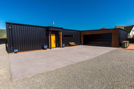 Photo of property in 8 Eric Batchelor Place, Waimate, 7924