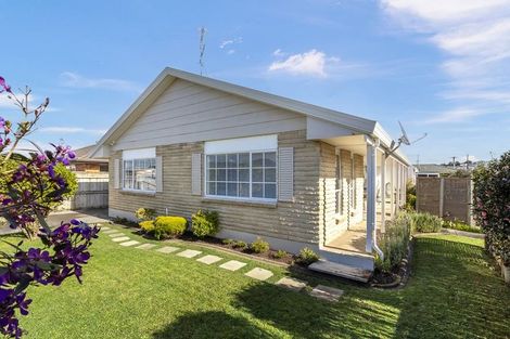 Photo of property in 32a Edward Avenue, Orewa, 0931
