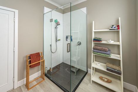 Photo of property in 2 Kent Road, Saint Johns Hill, Whanganui, 4501