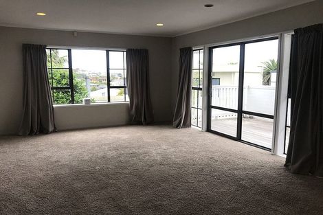 Photo of property in 2/4 Penning Road, Castor Bay, Auckland, 0620