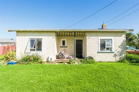 Photo of property in 16 Beach Road, Castlecliff, Whanganui, 4501