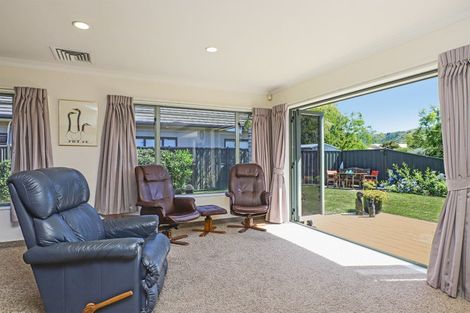 Photo of property in 28 Kensington Drive, Taradale, Napier, 4112