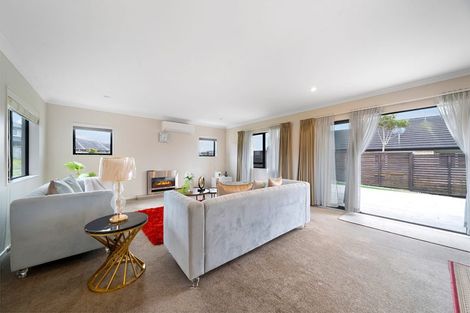 Photo of property in 5 Mcwhirters Farm Lane, Massey, Auckland, 0614