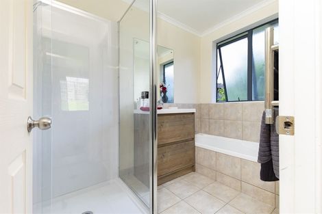 Photo of property in 22 Piriti Place, Weymouth, Auckland, 2103
