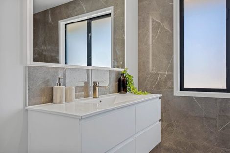 Photo of property in 21 Woodford Avenue, Woodend, 7610