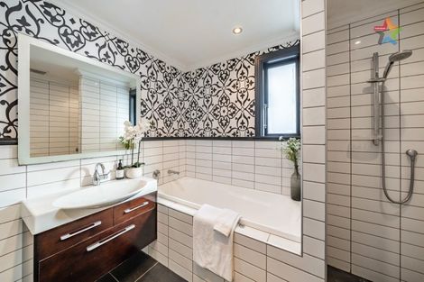 Photo of property in 21 Franklyn Road, Tawa, Wellington, 5028