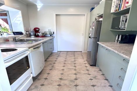 Photo of property in 2/20 Malters Place, Browns Bay, Auckland, 0630