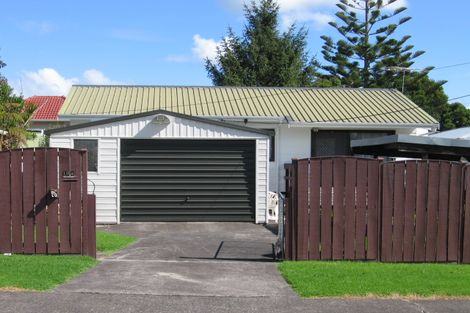 Photo of property in 13a Ward Crescent, Te Atatu Peninsula, Auckland, 0610