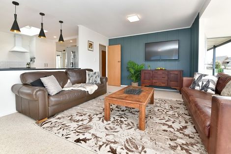 Photo of property in 18 Tamatea Drive, Snells Beach, 0920