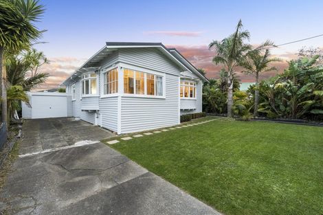 Photo of property in 13 Elcoat Avenue, Henderson, Auckland, 0612