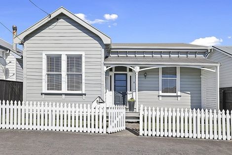 Photo of property in 8 Morley Street, New Plymouth, 4310