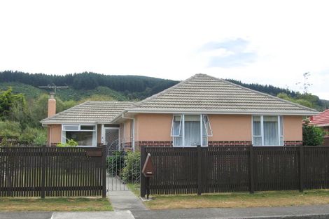 Photo of property in 48 Whirinaki Crescent, Heretaunga, Upper Hutt, 5018