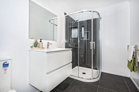 Photo of property in 30 Kapiakauri Road, One Tree Point, 0118