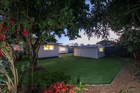 Photo of property in 122 Avondale Road, Avondale, Christchurch, 8061