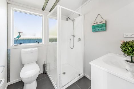 Photo of property in 11 Swindells Road, Waikuku Beach, 7473