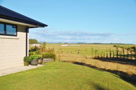 Photo of property in 411 Tuhikaramea Road, Temple View, Hamilton, 3290