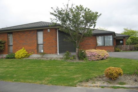 Photo of property in 9 Farnswood Place, Redwood, Christchurch, 8051