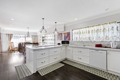 Photo of property in 2 Hogan Street, Pukekohe, 2120