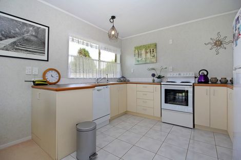 Photo of property in 2/7 Zurich Place, Weymouth, Auckland, 2103