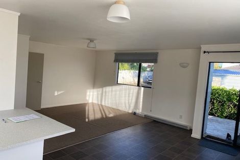 Photo of property in 1/98 Titirangi Road, New Lynn, Auckland, 0600