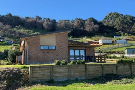 Photo of property in 15 North Street, Mokau, 4376