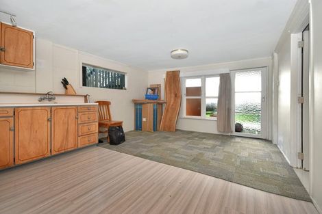 Photo of property in 8 Hobsonville Road, West Harbour, Auckland, 0618