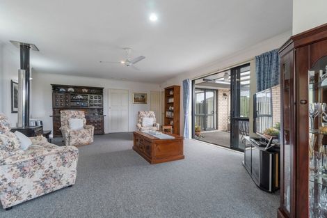 Photo of property in 17 Ruze Vida Drive, Massey, Auckland, 0614