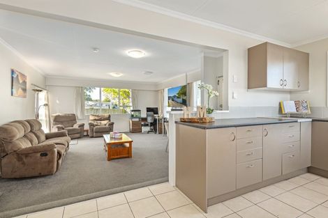 Photo of property in 12 Robinson Crescent, Westbrook, Palmerston North, 4412