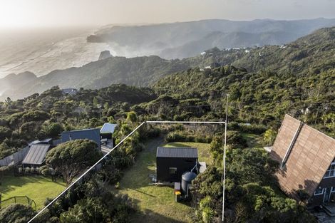 Photo of property in 6 Log Race Road, Piha, New Lynn, 0772